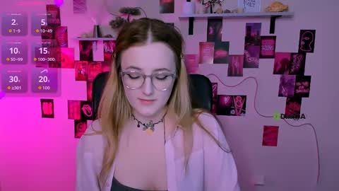 luna_berryy online show from 05/19/26, 07:09