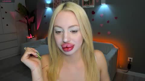 Snapshot of luna_beverly chatting on 02/22/26, 08:18 luna_beverly online show from 02/22/26, 08:18