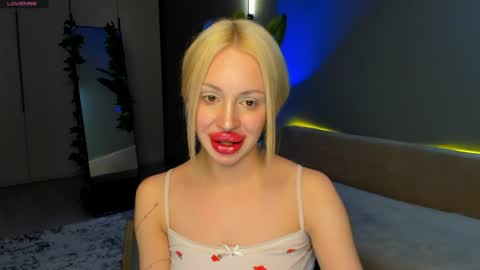 luna_beverly online show from 03/23/26, 08:02