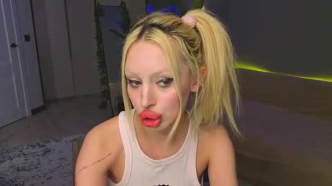 luna_beverly online show from 04/28/26, 08:14