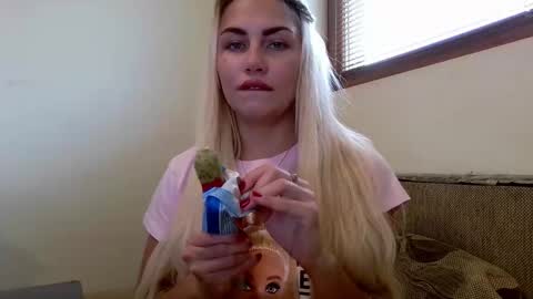 Snapshot of luna_blazer chatting on 10/24/25, 11:50 luna_blazer online show from 10/24/25, 11:50