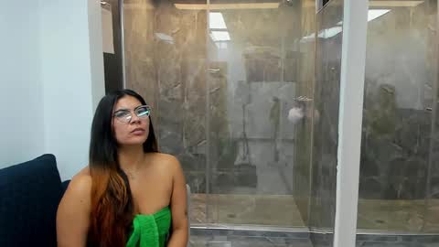 Snapshot of luna_dumont chatting on 02/10/25, 11:25 luna online show from 02/10/25, 11:25