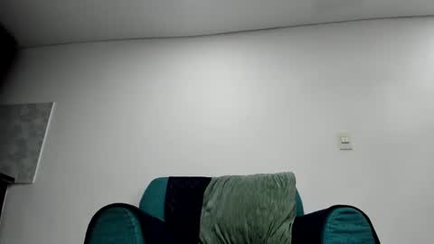 Snapshot of luna_dumont chatting on 02/18/25, 02:27 luna online show from 02/18/25, 02:27