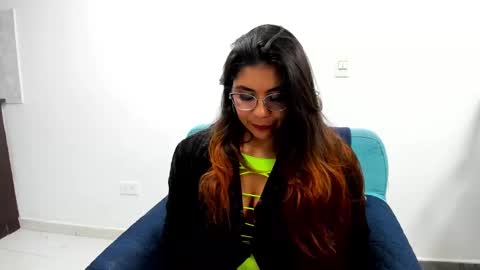 Snapshot of luna_dumont chatting on 02/21/25, 11:22 luna online show from 02/21/25, 11:22