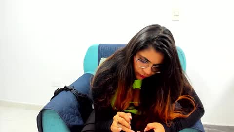 Snapshot of luna_dumont chatting on 02/21/25, 02:27 luna online show from 02/21/25, 02:27