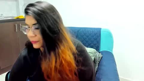 Snapshot of luna_dumont chatting on 02/22/25, 11:24 luna online show from 02/22/25, 11:24