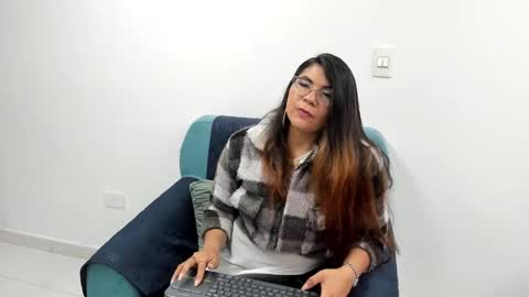 Snapshot of luna_dumont chatting on 03/06/25, 11:25 luna online show from 03/06/25, 11:25