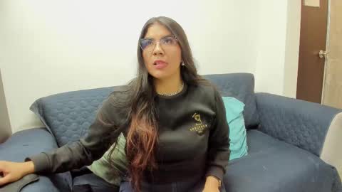 Snapshot of luna_dumont chatting on 09/19/25, 11:22 luna online show from 09/19/25, 11:22