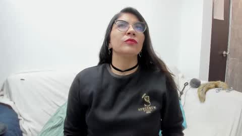 Snapshot of luna_dumont chatting on 09/20/25, 11:22 luna online show from 09/20/25, 11:22