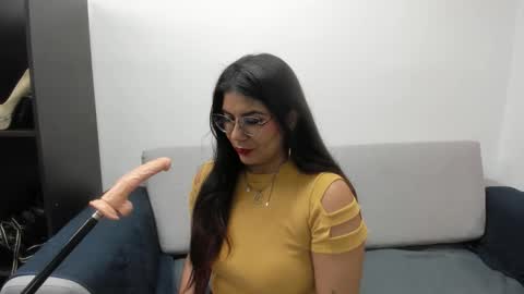 Snapshot of luna_dumont chatting on 10/12/25, 11:42 luna online show from 10/12/25, 11:42