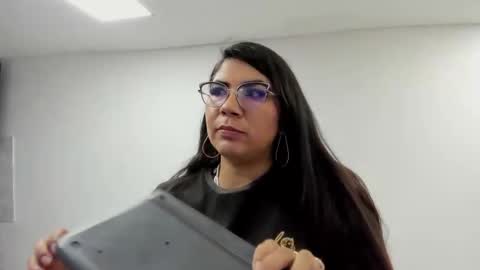 Snapshot of luna_dumont chatting on 10/26/25, 11:05 luna online show from 10/26/25, 11:05