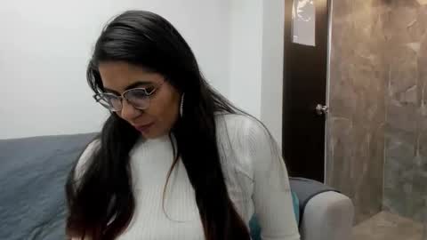 Snapshot of luna_dumont chatting on 11/23/25, 11:21 luna online show from 11/23/25, 11:21