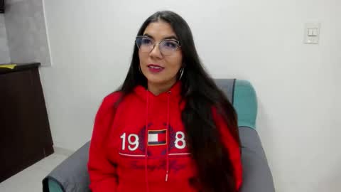 Snapshot of luna_dumont chatting on 11/27/25, 11:23 luna online show from 11/27/25, 11:23