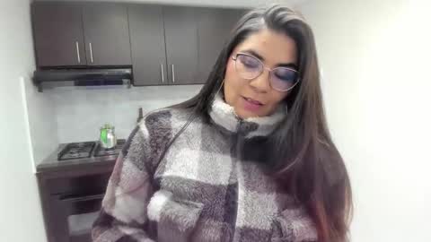 Snapshot of luna_dumont chatting on 12/16/25, 11:15 luna online show from 12/16/25, 11:15