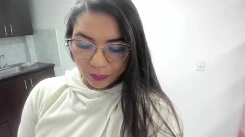 Snapshot of luna_dumont chatting on 12/18/25, 11:16 luna online show from 12/18/25, 11:16