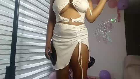 Snapshot of luna_ebony1 chatting on 10/14/25, 02:18 Couple X online show from 10/14/25, 02:18
