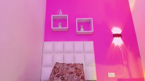 Luna online show from 02/15/26, 11:30