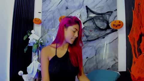 luna_ember online show from 10/17/25, 11:57