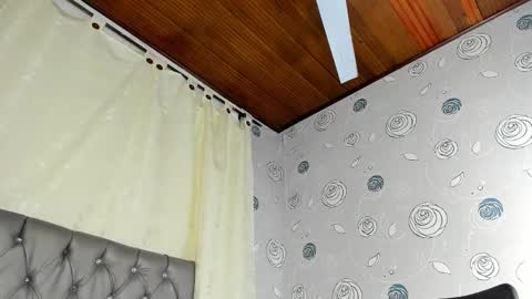 Luna Eva online show from 01/22/25, 05:59