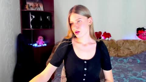 luna_evan online show from 01/30/25, 11:11