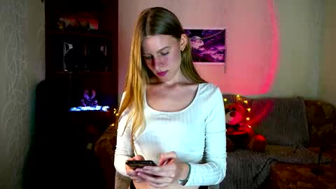 luna_evan online show from 10/28/25, 09:57