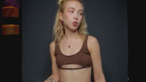 Elizabeth online show from 01/16/26, 04:33