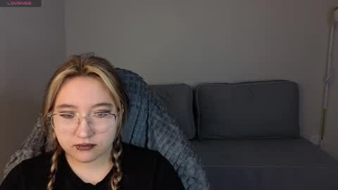 Snapshot of luna_host chatting on 04/01/26, 02:01 Luna Host online show from 04/01/26, 02:01