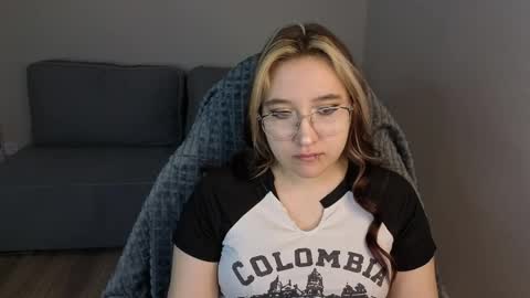 Snapshot of luna_host chatting on 04/02/26, 01:36 Luna Host online show from 04/02/26, 01:36