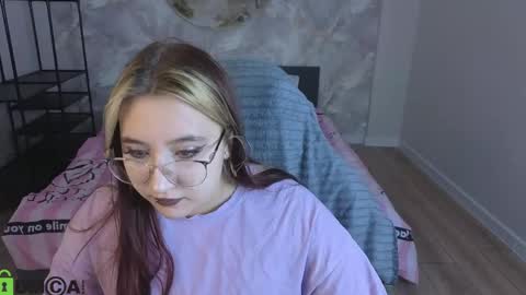 Snapshot of luna_host chatting on 04/14/26, 01:44 Luna Host online show from 04/14/26, 01:44