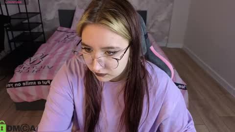 Snapshot of luna_host chatting on 04/15/26, 01:45 Luna Host online show from 04/15/26, 01:45