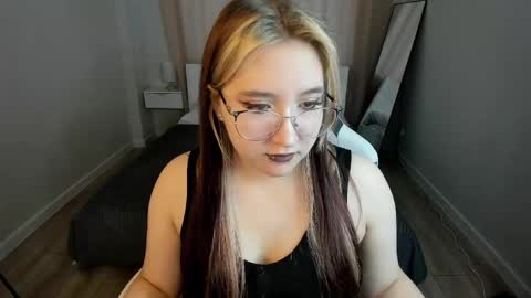 Snapshot of luna_host chatting on 04/16/26, 02:23 Luna Host online show from 04/16/26, 02:23