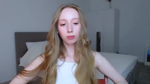 Snapshot of luna_insanity chatting on 12/13/24, 12:20 Luna online show from 12/13/24, 12:20