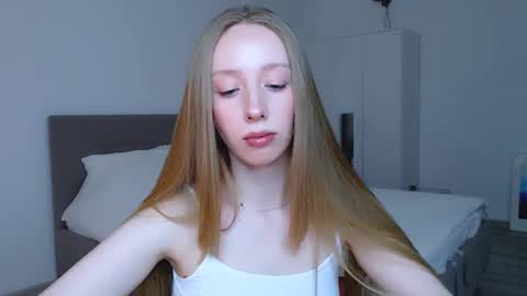 Snapshot of luna_insanity chatting on 12/26/24, 08:00 Luna online show from 12/26/24, 08:00