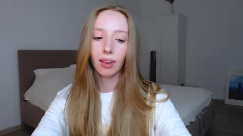 Snapshot of luna_insanity chatting on 12/29/24, 12:41 Luna online show from 12/29/24, 12:41