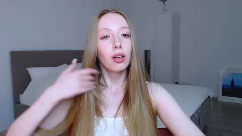 Snapshot of luna_insanity chatting on 01/16/25, 02:19 Luna online show from 01/16/25, 02:19