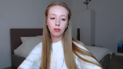 Snapshot of luna_insanity chatting on 02/20/25, 02:40 Luna online show from 02/20/25, 02:40