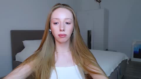 Snapshot of luna_insanity chatting on 02/22/25, 11:03 Luna online show from 02/22/25, 11:03