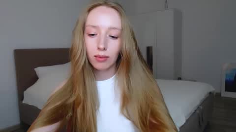 Snapshot of luna_insanity chatting on 02/26/25, 10:09 Luna online show from 02/26/25, 10:09