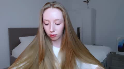 Snapshot of luna_insanity chatting on 02/27/25, 11:48 Luna online show from 02/27/25, 11:48