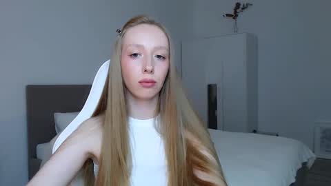 Snapshot of luna_insanity chatting on 09/22/25, 09:28 Luna online show from 09/22/25, 09:28