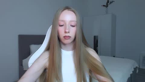 Snapshot of luna_insanity chatting on 10/06/25, 08:28 Luna online show from 10/06/25, 08:28