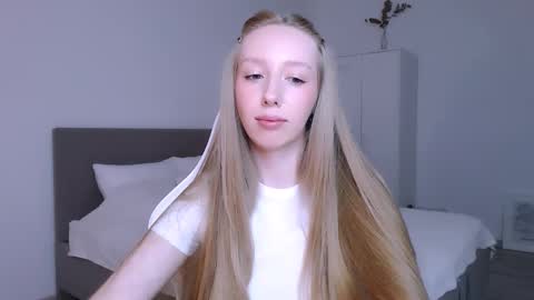 Snapshot of luna_insanity chatting on 11/22/25, 08:08 Luna online show from 11/22/25, 08:08