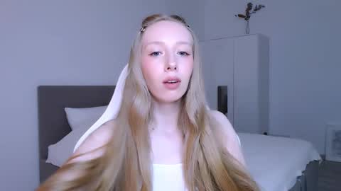 Snapshot of luna_insanity chatting on 11/26/25, 08:54 Luna online show from 11/26/25, 08:54