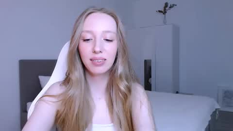 Snapshot of luna_insanity chatting on 11/29/25, 08:23 Luna online show from 11/29/25, 08:23