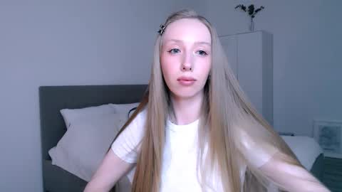 Snapshot of luna_insanity chatting on 01/15/26, 09:51 Luna online show from 01/15/26, 09:51