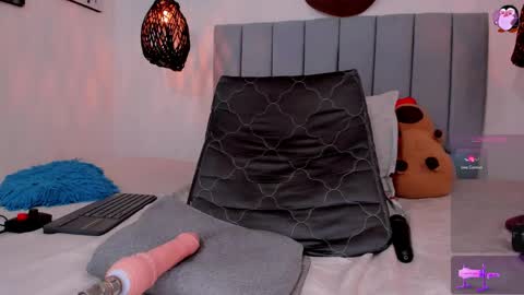 LUNA LOBOO online show from 03/31/26, 08:04