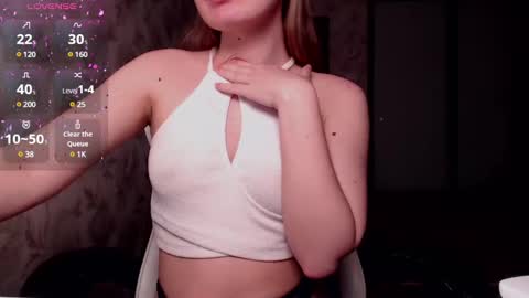 Snapshot of luna_loveisgood chatting on 12/10/24, 04:06 Luna online show from 12/10/24, 04:06