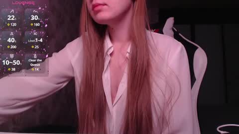 Snapshot of luna_loveisgood chatting on 12/19/24, 09:40 Luna online show from 12/19/24, 09:40