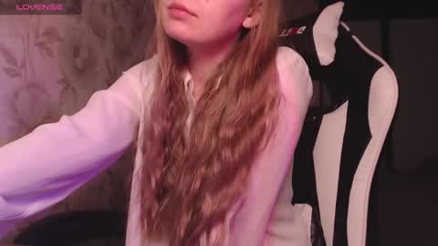 Snapshot of luna_loveisgood chatting on 01/23/25, 11:58 Luna online show from 01/23/25, 11:58