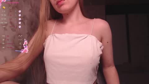 Snapshot of luna_loveisgood chatting on 11/07/25, 10:37 Luna online show from 11/07/25, 10:37